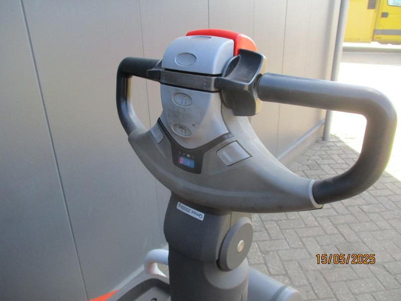 Pallet truck Toyota LPE 250: picture 9