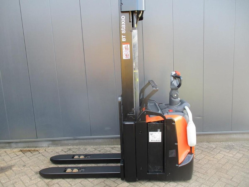 Stacker Toyota SPE 160L: picture 1