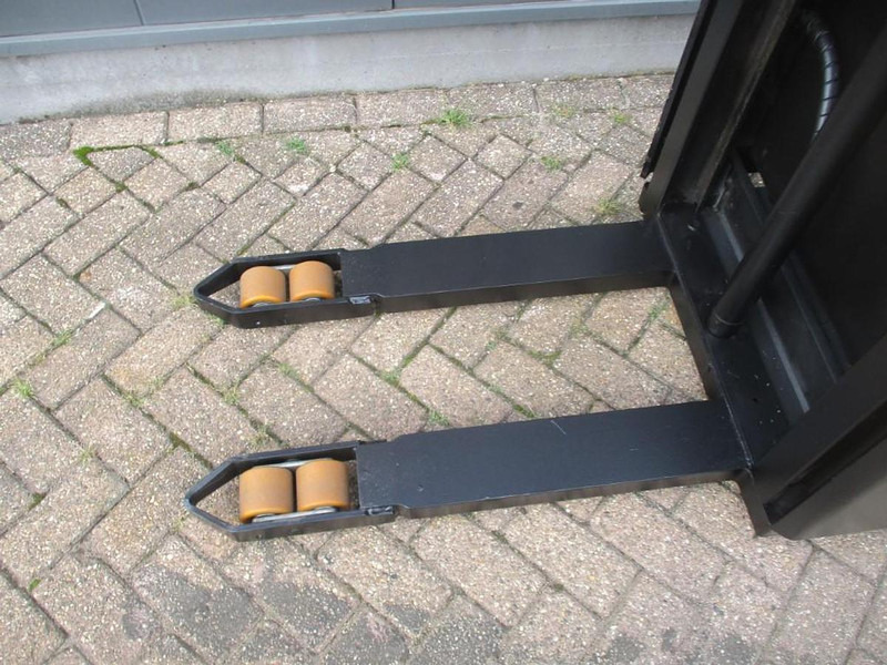 Toyota SWE 100 - Stacker: picture 5 Toyota SWE 100 - Stacker: picture 5