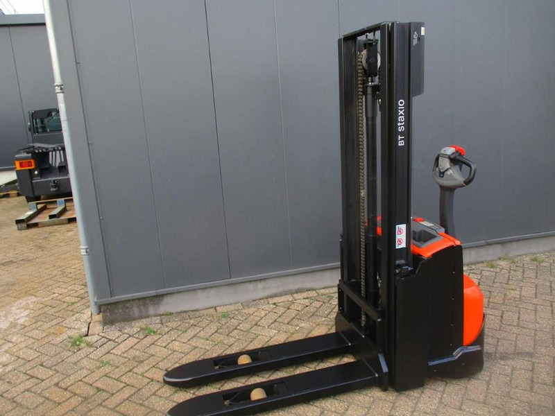 Toyota SWE 100 - Stacker: picture 2 Toyota SWE 100 - Stacker: picture 2