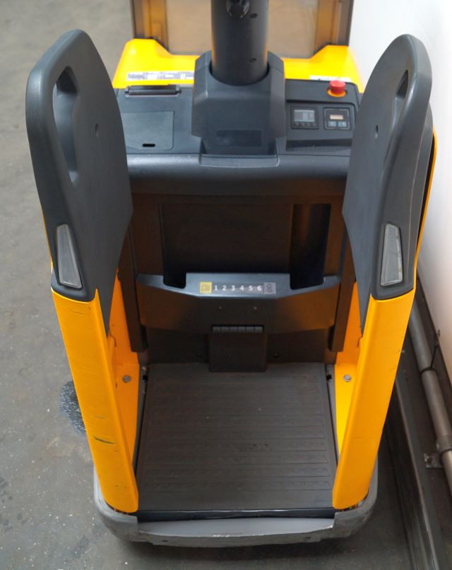 Jungheinrich ERD220 - Stacker: picture 4 Jungheinrich ERD220 - Stacker: picture 4