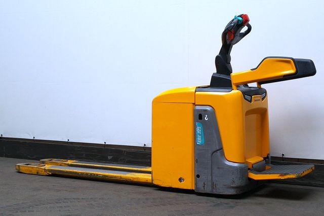 Jungheinrich ERE225 - Pallet truck: picture 2 Jungheinrich ERE225 - Pallet truck: picture 2