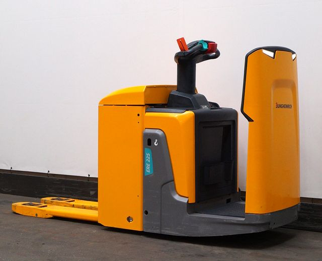 Jungheinrich ERE225 - Pallet truck: picture 2 Jungheinrich ERE225 - Pallet truck: picture 2