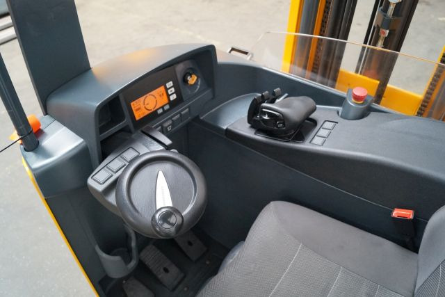 Jungheinrich ETV112 - Reach truck: picture 3 Jungheinrich ETV112 - Reach truck: picture 3