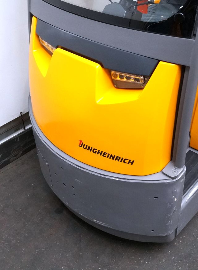 Jungheinrich EZS570 - Tow tractor: picture 3 Jungheinrich EZS570 - Tow tractor: picture 3