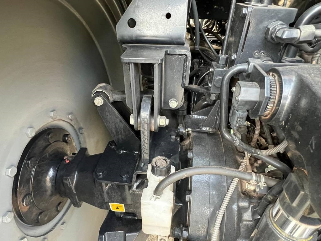 Farm tractor Deutz Agrotron 6140: picture 13