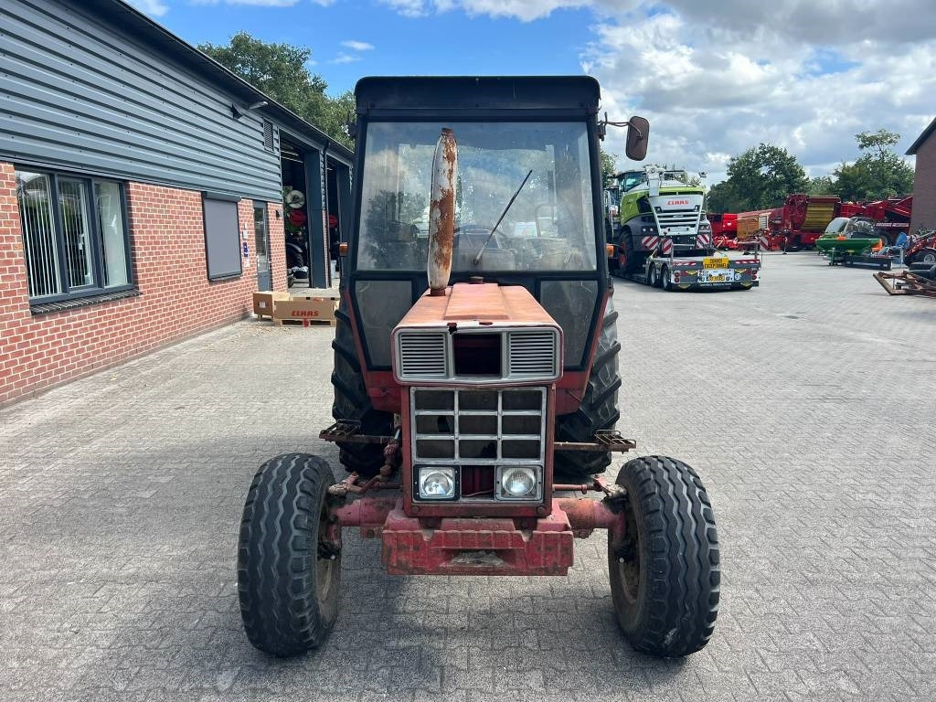 Farm tractor International 744: picture 8