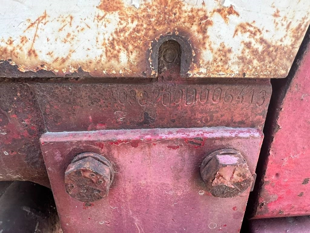 Farm tractor International 744: picture 9