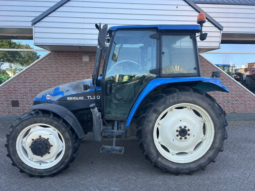 New Holland TL 90 - Farm tractor: picture 2 New Holland TL 90 - Farm tractor: picture 2
