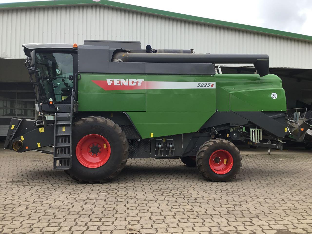 Fendt 5225E - Combine harvester: picture 1 Fendt 5225E - Combine harvester: picture 1
