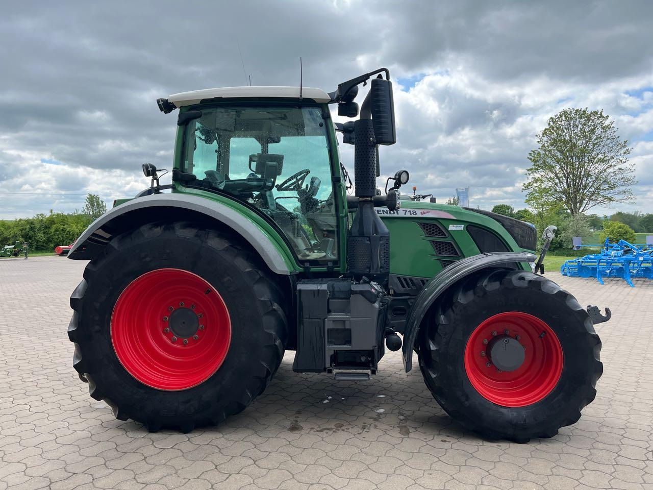 Fendt 718 Vario SCR - Farm tractor: picture 1 Fendt 718 Vario SCR - Farm tractor: picture 1