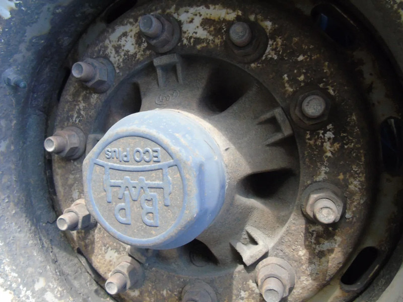 Chereau reserved + 2 AXLE BPW + HYDRAROLL - Closed box semi-trailer: picture 5 Chereau reserved + 2 AXLE BPW + HYDRAROLL - Closed box semi-trailer: picture 5