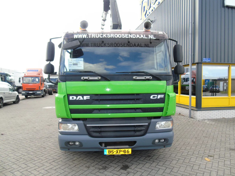 DAF CF 75.310 + HIAB 200 C5 + MANUAL + REMOTE + 6X2 STEERING - Crane truck: picture 5 DAF CF 75.310 + HIAB 200 C5 + MANUAL + REMOTE + 6X2 STEERING - Crane truck: picture 5