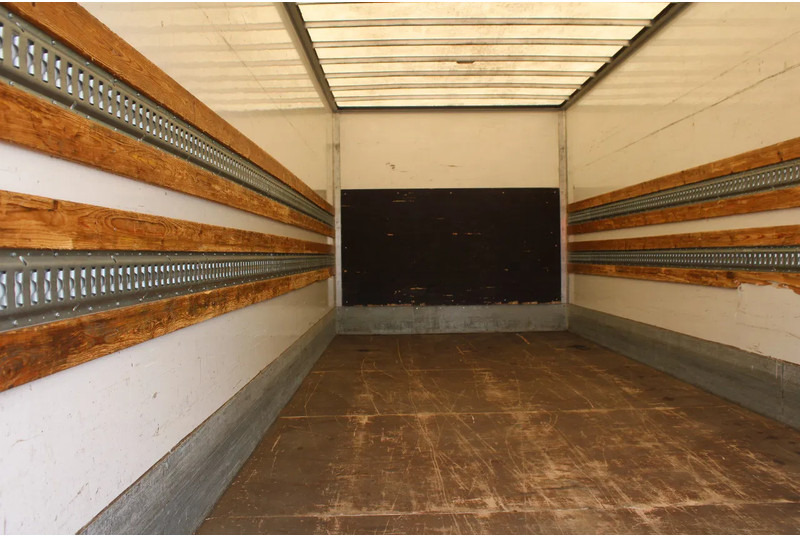 Iveco Eurocargo 120E21 + EURO 6 + LIFT - Box truck: picture 5 Iveco Eurocargo 120E21 + EURO 6 + LIFT - Box truck: picture 5