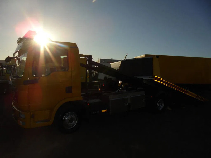Autotransporter truck MAN TGL 12.220 + manual + full option+ BRIL + WINCH + Discounted from 42.950,-: picture 7