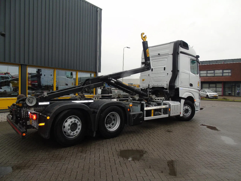 Mercedes-Benz Actros 2548 + 6x2 + RETARDER + 132.000km + 20TON HOOK HYVA - Hook lift truck: picture 3 Mercedes-Benz Actros 2548 + 6x2 + RETARDER + 132.000km + 20TON HOOK HYVA - Hook lift truck: picture 3