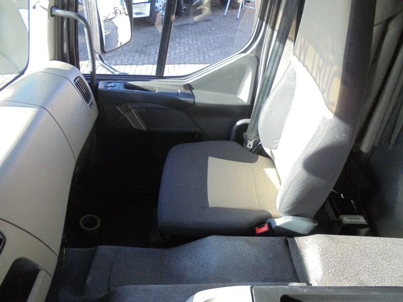 Box truck Renault Premium 270DXI + EURO 5 + ENGINE BRAKE: picture 18 Box truck Renault Premium 270DXI + EURO 5 + ENGINE BRAKE: picture 18