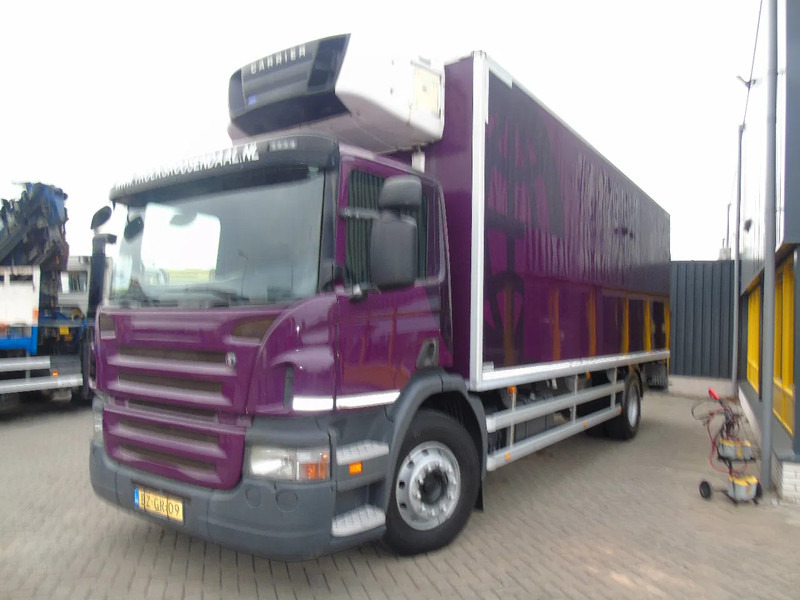 Scania P230 + CARRIER + 150.693KM!! + LIFT + EURO 5 - Refrigerator truck: picture 3 Scania P230 + CARRIER + 150.693KM!! + LIFT + EURO 5 - Refrigerator truck: picture 3