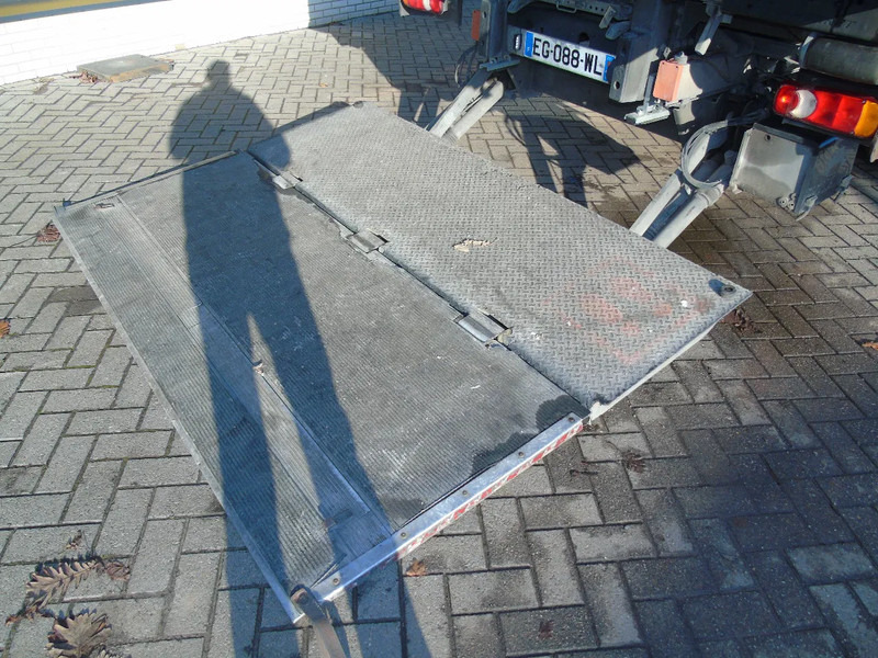 Volvo FL 14.210 + ATP/FRC + CARRIER + LIFT - Refrigerator truck: picture 5 Volvo FL 14.210 + ATP/FRC + CARRIER + LIFT - Refrigerator truck: picture 5