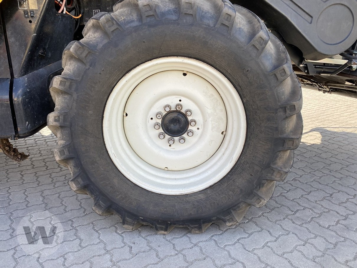 New Holland CR 9090 - Combine harvester: picture 5 New Holland CR 9090 - Combine harvester: picture 5