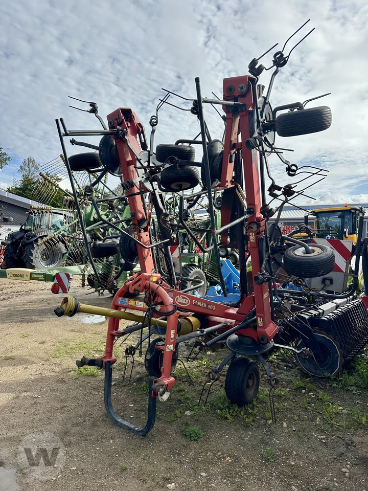 Vicon Fanex 903 - Tedder/ Rake: picture 1 Vicon Fanex 903 - Tedder/ Rake: picture 1