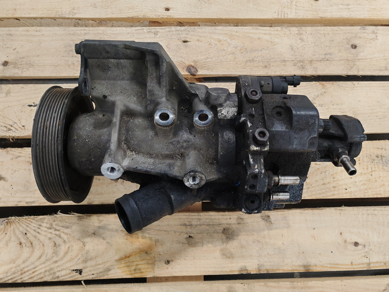 MAN TGS TGX EURO 6 / D2676LF / BOSCH FUEL PUMP / 51111037858 - Fuel pump: picture 2 MAN TGS TGX EURO 6 / D2676LF / BOSCH FUEL PUMP / 51111037858 - Fuel pump: picture 2