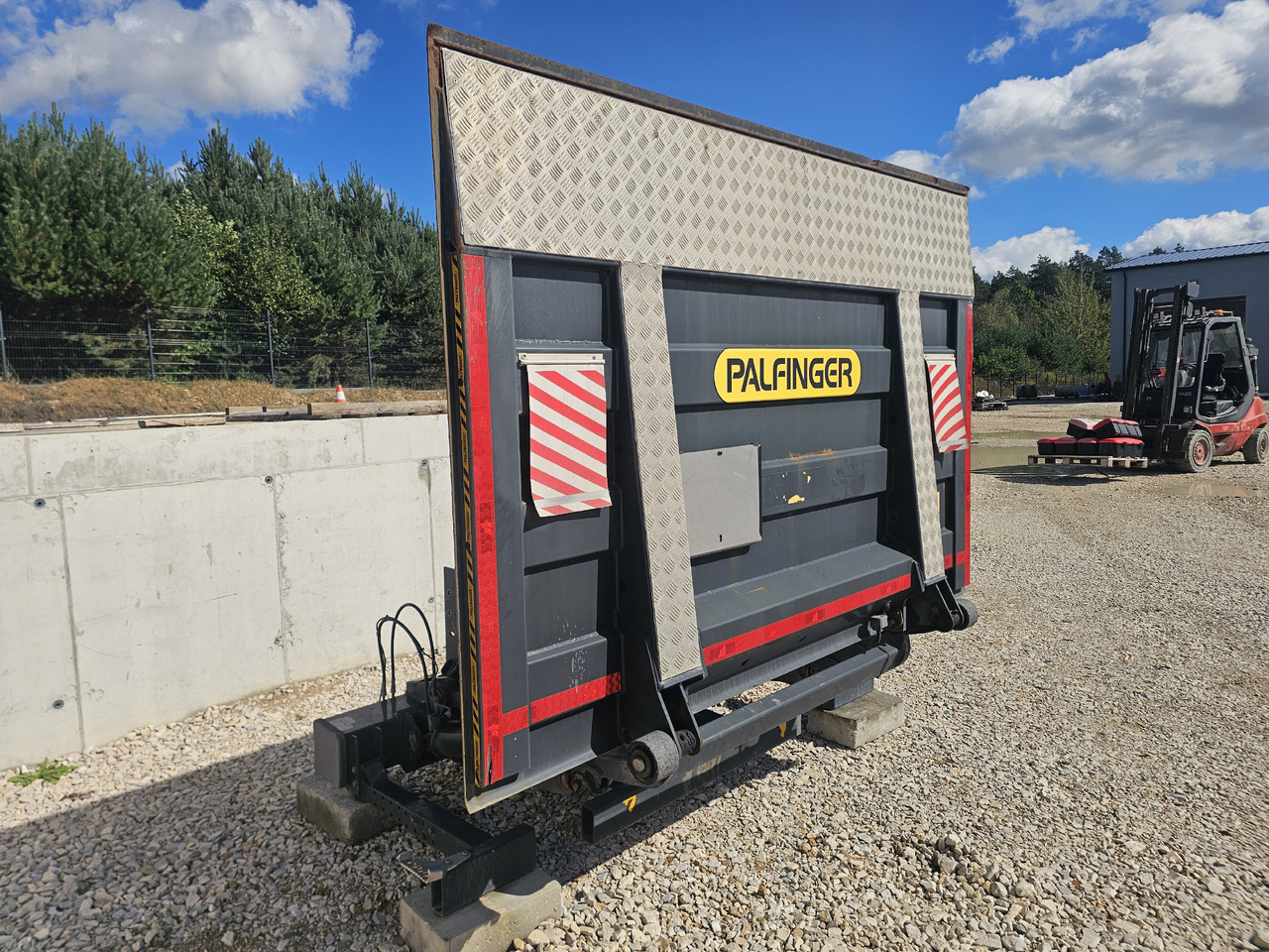 PALFINGER MBB C 2000 L / 2020 / 2000KG - Tail lift: picture 2 PALFINGER MBB C 2000 L / 2020 / 2000KG - Tail lift: picture 2