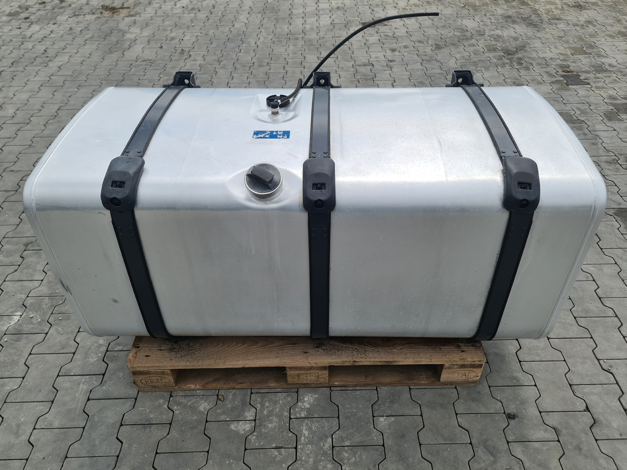 SCANIA FUEL TANK / COMPLETE / 600 LITERS / WORLDWIDE DELIVERY - Fuel tank: picture 1 SCANIA FUEL TANK / COMPLETE / 600 LITERS / WORLDWIDE DELIVERY - Fuel tank: picture 1