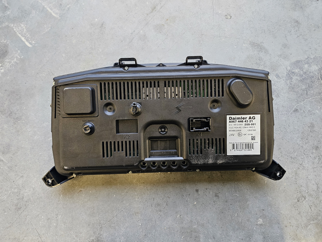 MERCEDES-BENZ ATEGO EURO 6 / DASHBOARD COUNTER / A9674464321 ZGS-001 - Spare parts: picture 3 MERCEDES-BENZ ATEGO EURO 6 / DASHBOARD COUNTER / A9674464321 ZGS-001 - Spare parts: picture 3