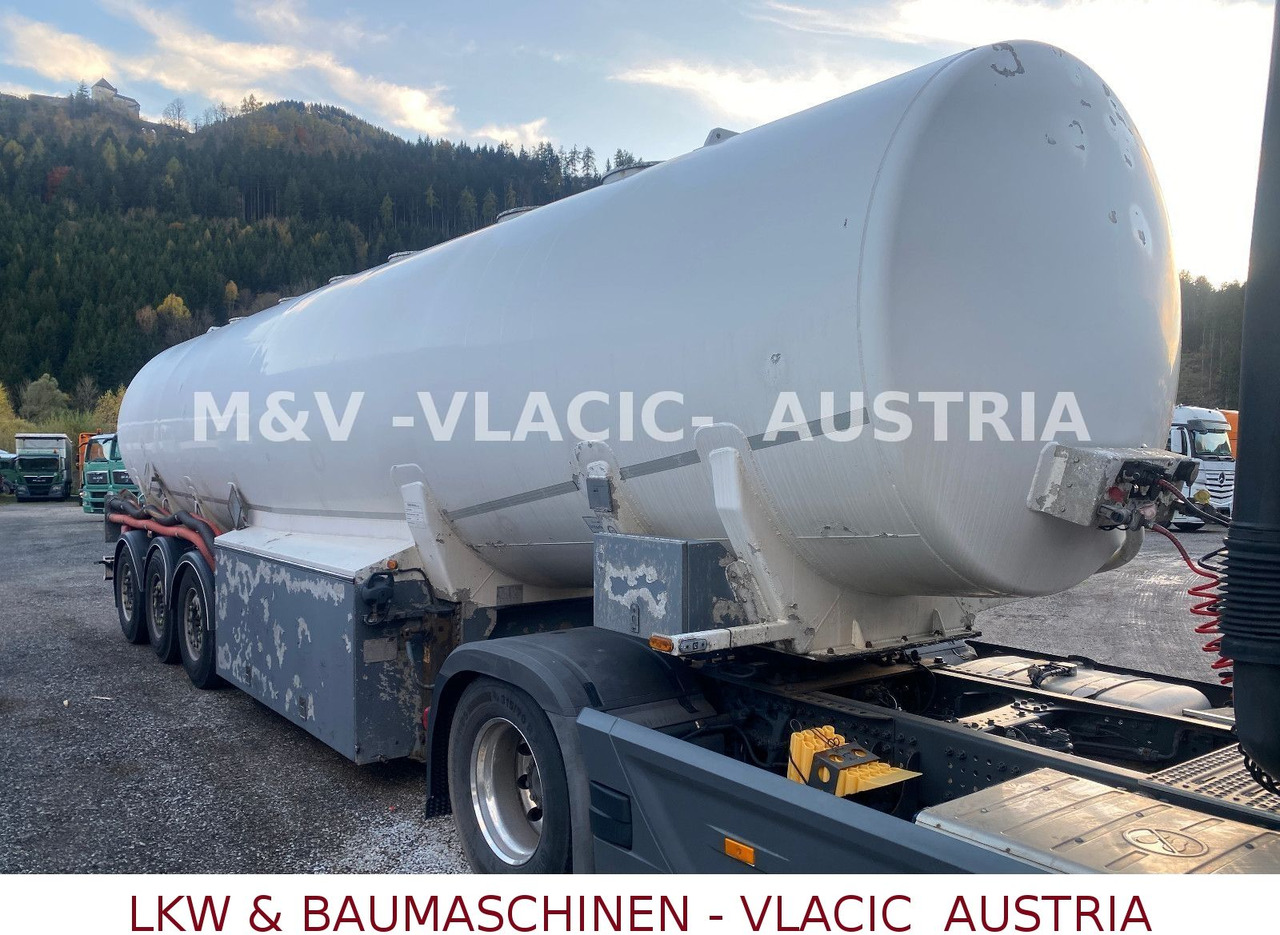 Schwarzmüller Benzin / Diesel 43000L 6Kammer Peillstab - Tank semi-trailer: picture 2 Schwarzmüller Benzin / Diesel 43000L 6Kammer Peillstab - Tank semi-trailer: picture 2