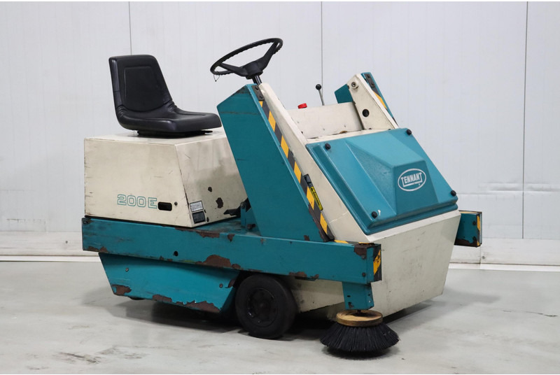 TENNANT 200E - Industrial sweeper: picture 1 TENNANT 200E - Industrial sweeper: picture 1