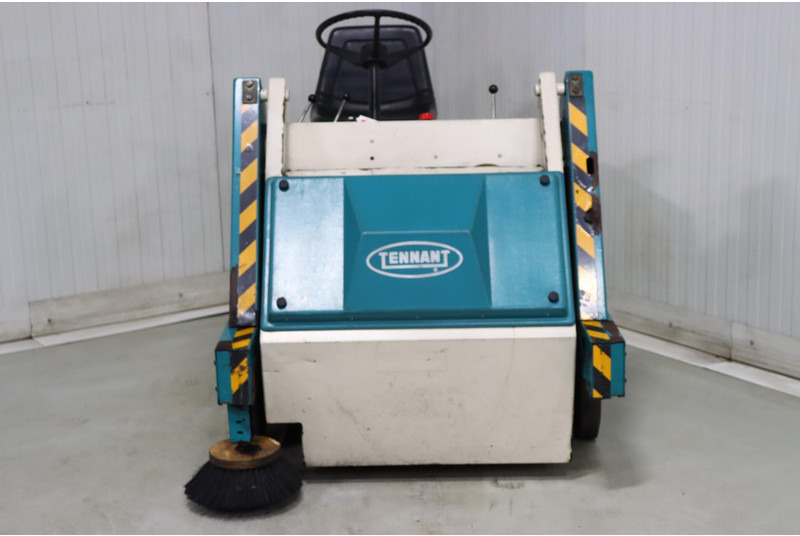 TENNANT 200E - Industrial sweeper: picture 2 TENNANT 200E - Industrial sweeper: picture 2