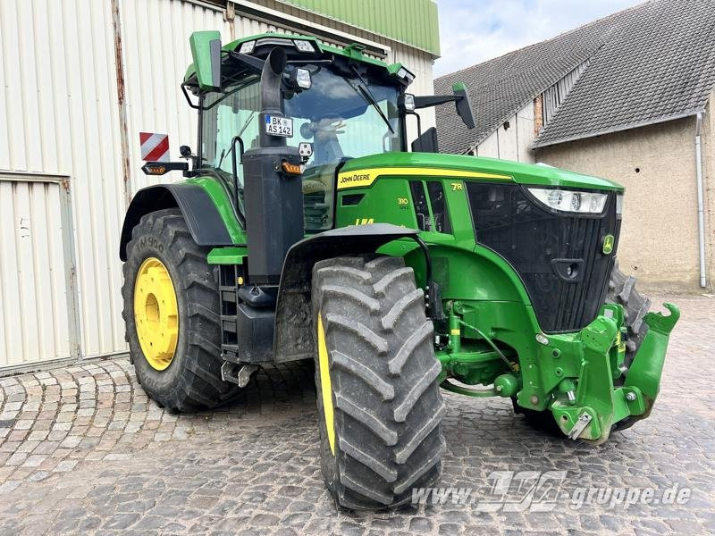 John Deere 7R 310 - Farm tractor: picture 2 John Deere 7R 310 - Farm tractor: picture 2