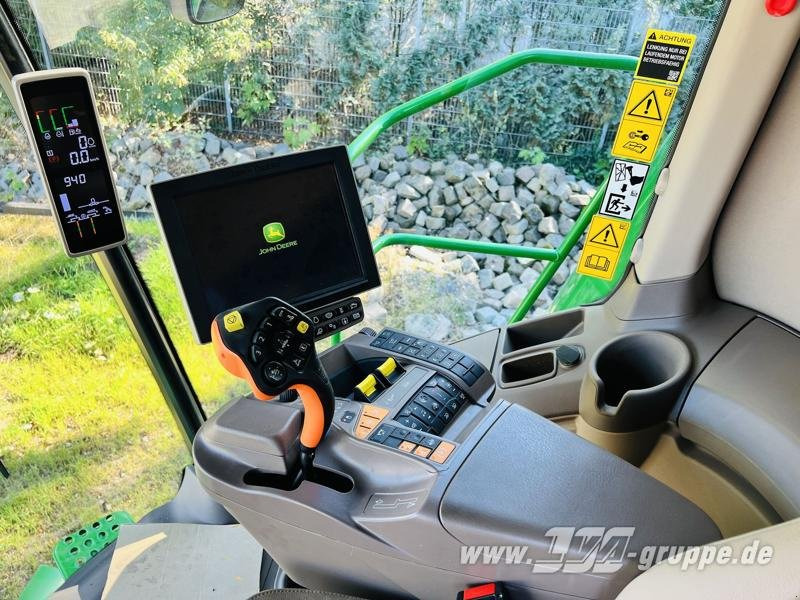 Combine harvester John Deere S780: picture 7