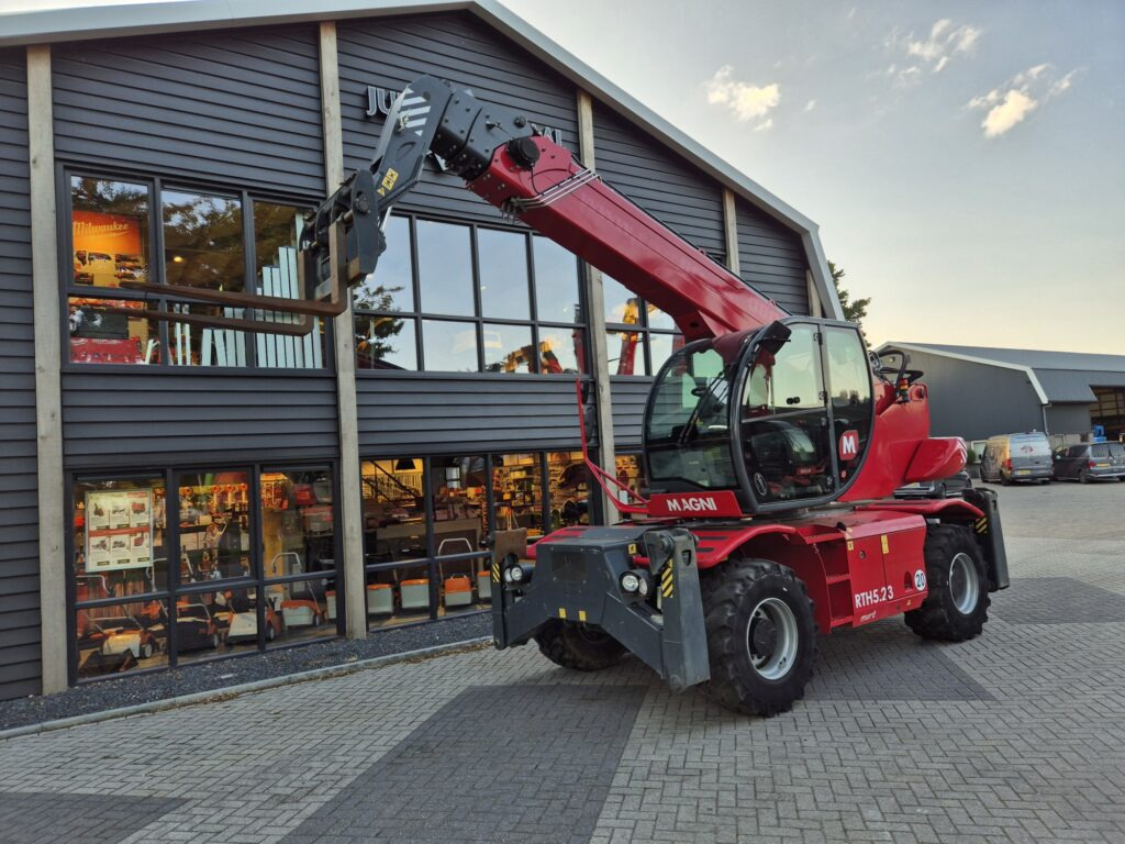 MAGNI RTH 5.23 Smart D/C - Telescopic handler: picture 2 MAGNI RTH 5.23 Smart D/C - Telescopic handler: picture 2
