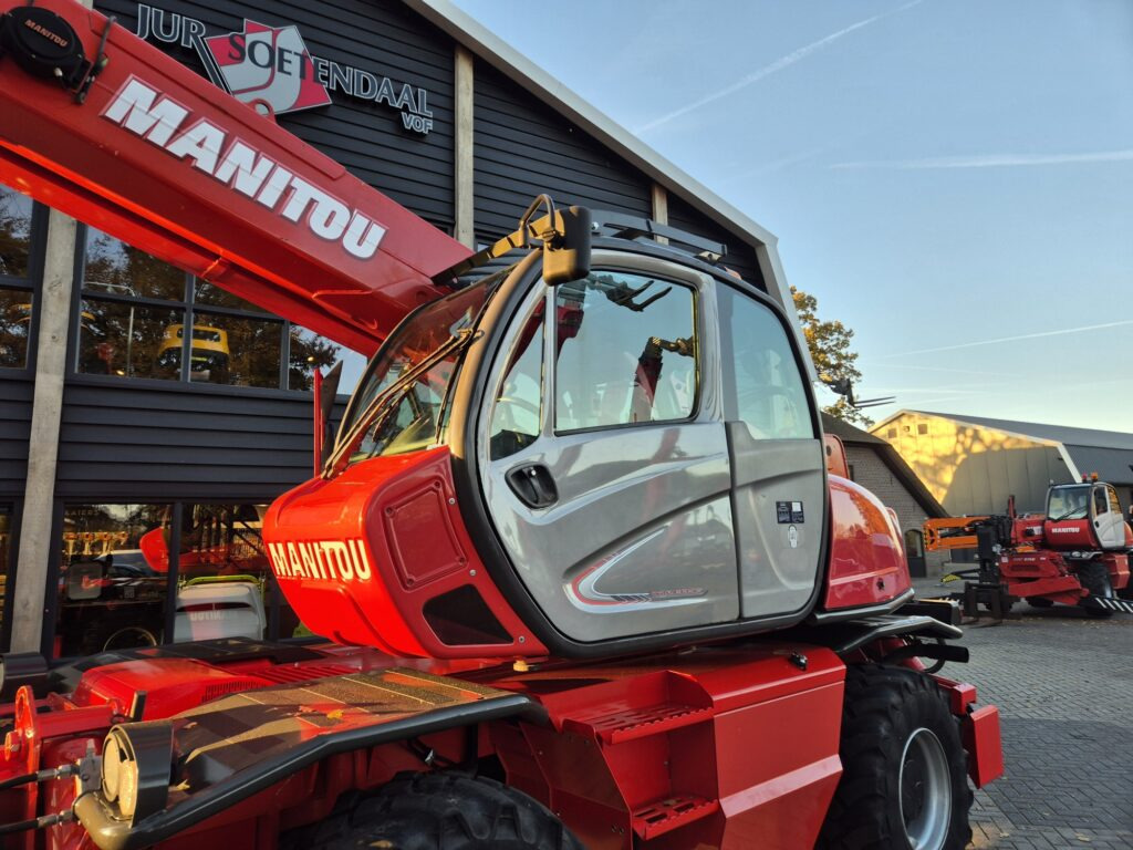 Telescopic handler MANITOU MRT 2150+ privilege: picture 9