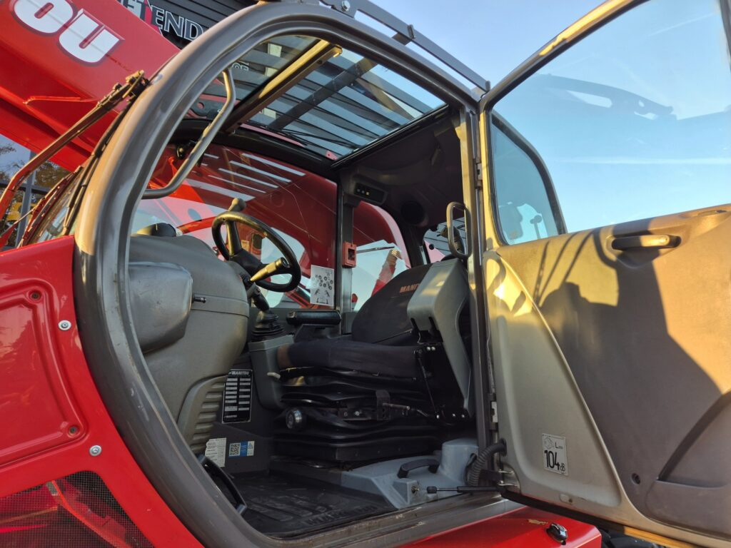 Telescopic handler MANITOU MRT 2150+ privilege: picture 10