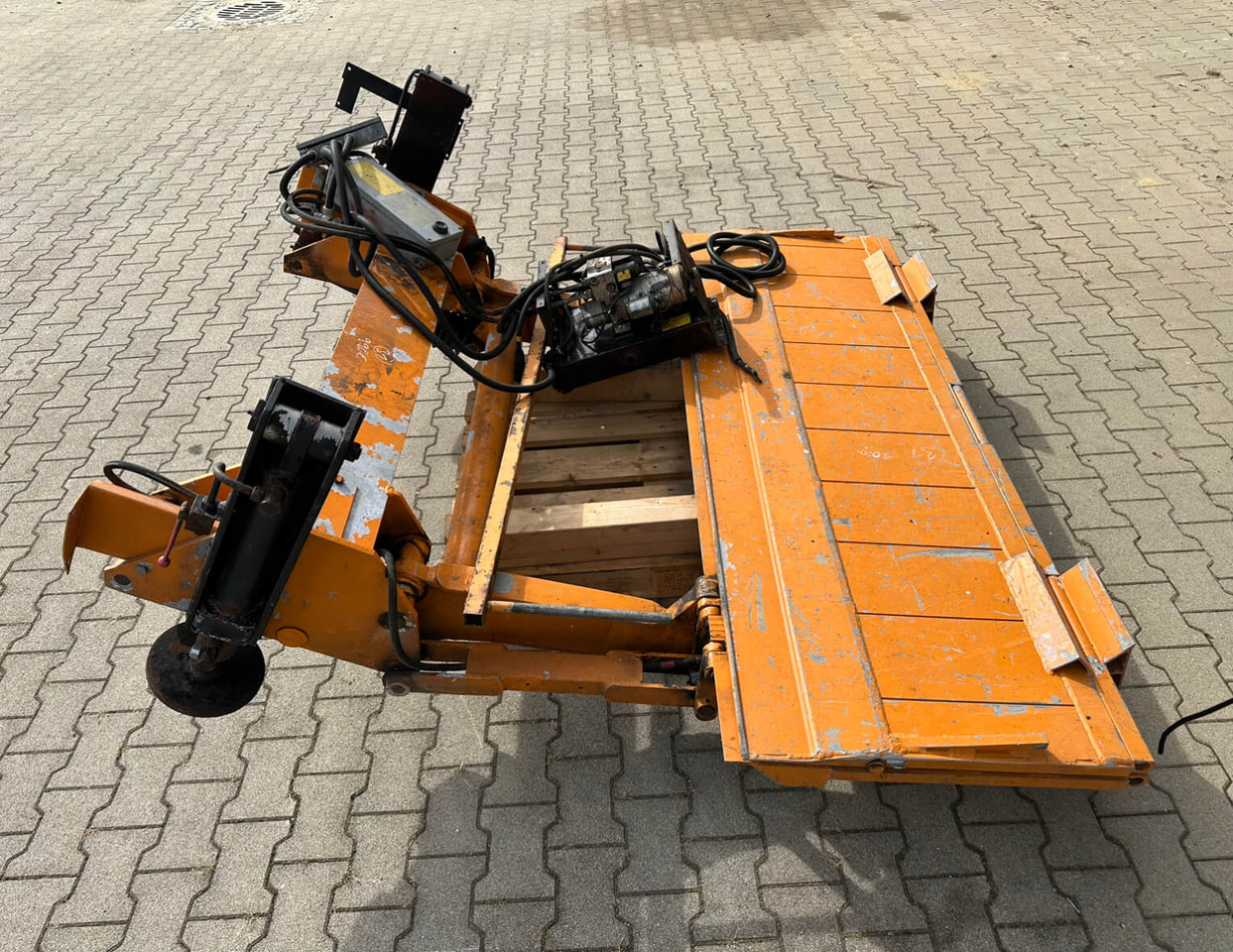 Unimog Heckladebordwand Unbekannt 427 - Tail lift: picture 4 Unimog Heckladebordwand Unbekannt 427 - Tail lift: picture 4