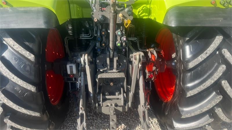 Claas ARION 550 CEBIS Med frontlæsser og frontlift - Farm tractor: picture 5 Claas ARION 550 CEBIS Med frontlæsser og frontlift - Farm tractor: picture 5