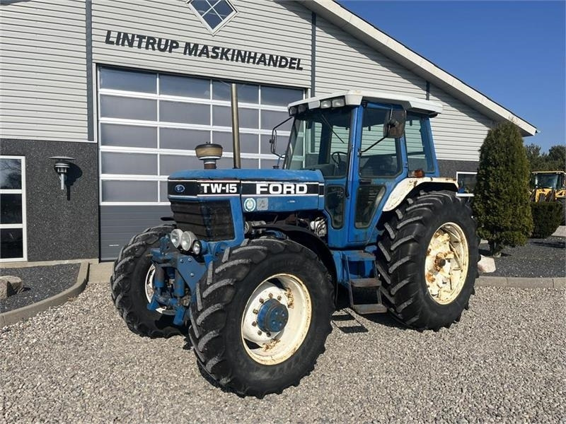 Ford TW 15 F II med HEVA opklappelig frontlift - Farm tractor: picture 2 Ford TW 15 F II med HEVA opklappelig frontlift - Farm tractor: picture 2