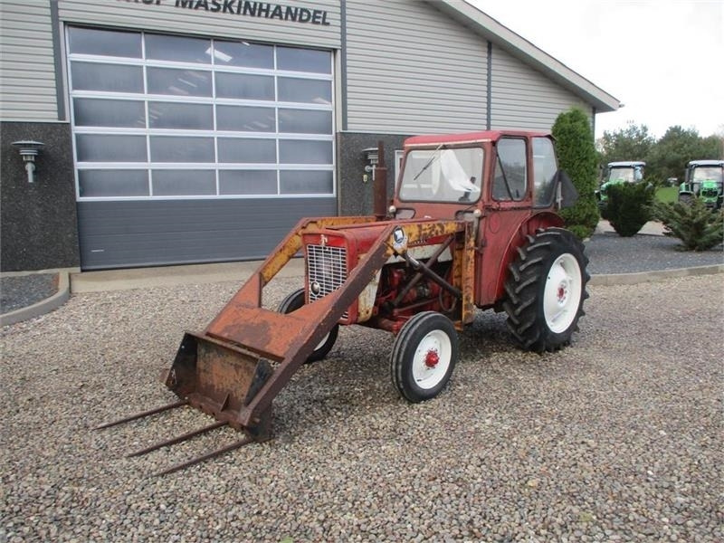 IH 276 Med frontlæsser - Farm tractor: picture 2 IH 276 Med frontlæsser - Farm tractor: picture 2