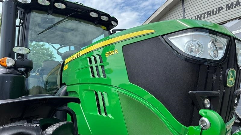 Farm tractor John Deere 6135R Krybegear, frontlift, TLS Affjedret foraksel: picture 17