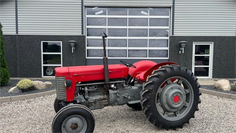 Farm tractor Massey Ferguson 65 Med nye dæk: picture 1