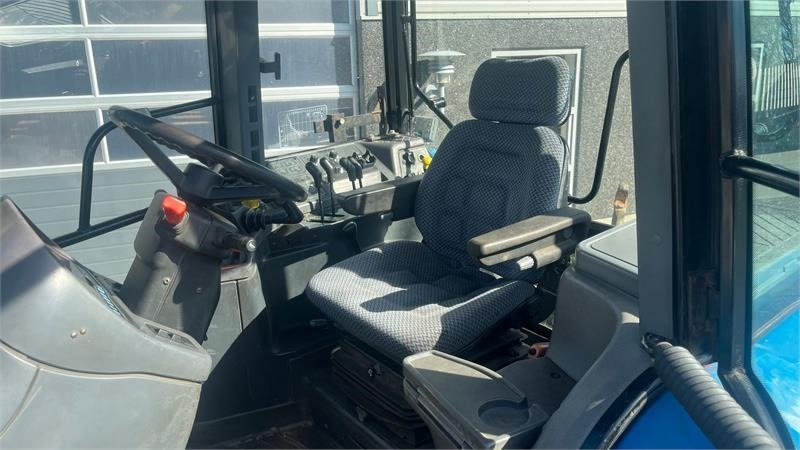 New Holland 8360 Rangecommand - Farm tractor: picture 4 New Holland 8360 Rangecommand - Farm tractor: picture 4