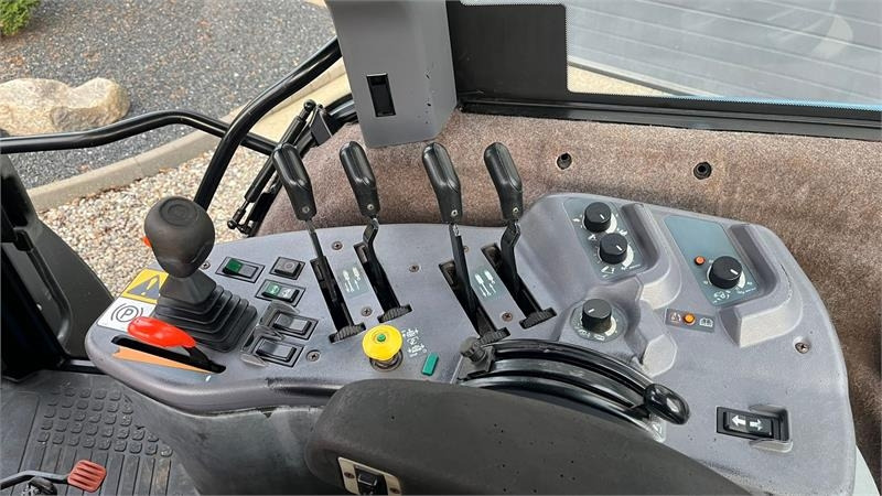 New Holland 8970 Velholdt super stærk traktor - Farm tractor: picture 5 New Holland 8970 Velholdt super stærk traktor - Farm tractor: picture 5