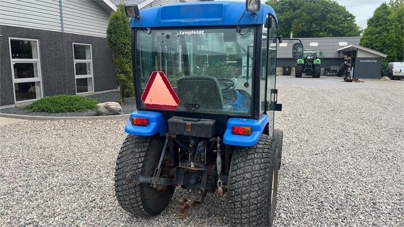 Farm tractor New Holland TC35DA: picture 16