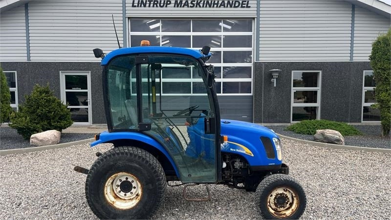 Farm tractor New Holland TC35DA: picture 9