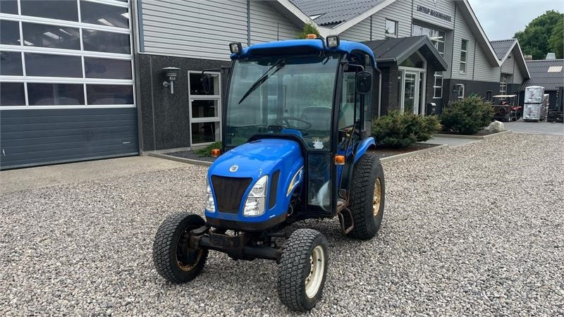 Farm tractor New Holland TC35DA: picture 10