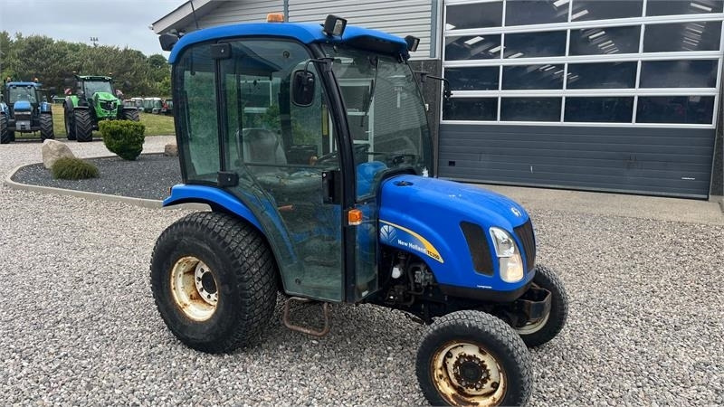 Farm tractor New Holland TC35DA: picture 17