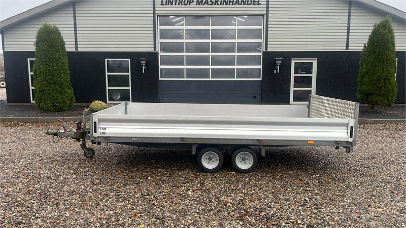Selandia Maskintrailer med vip og rampe med hydrau - Dropside/ Flatbed trailer: picture 1 Selandia Maskintrailer med vip og rampe med hydrau - Dropside/ Flatbed trailer: picture 1